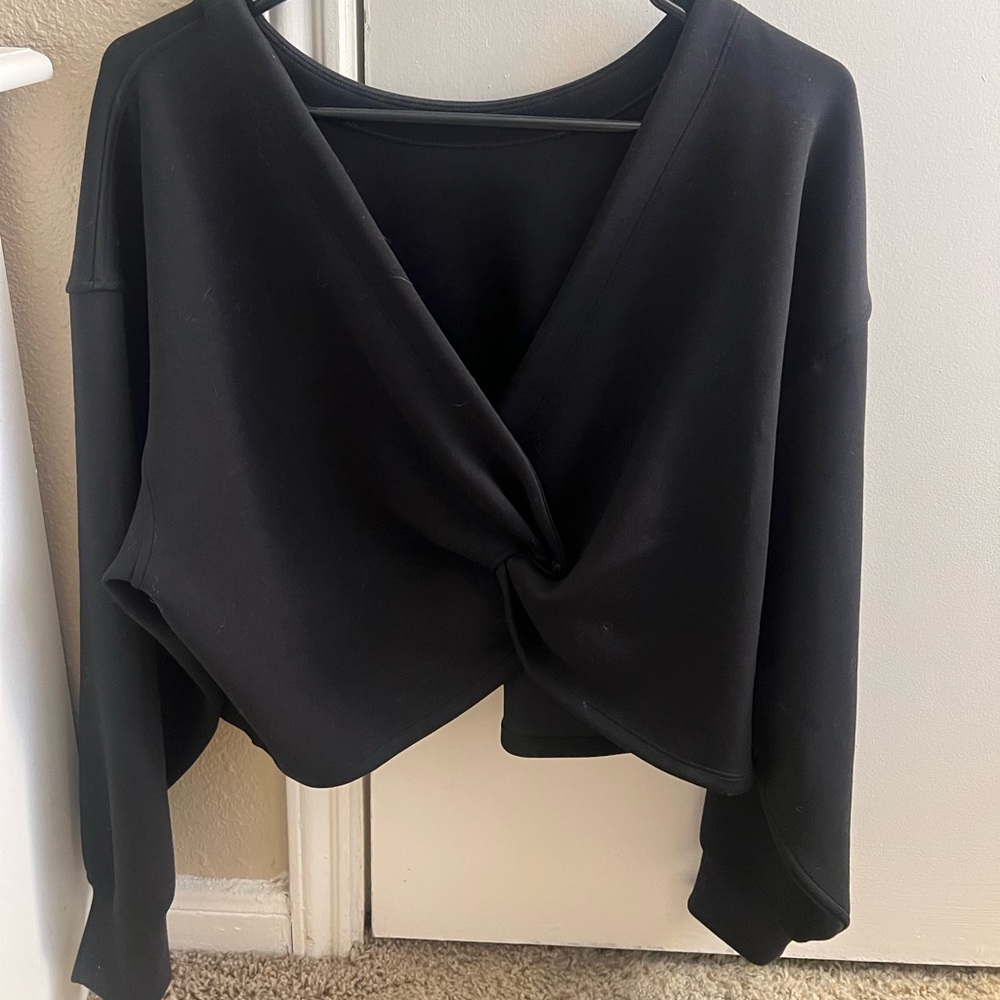 Lululemon twist back to front pullover- size 8